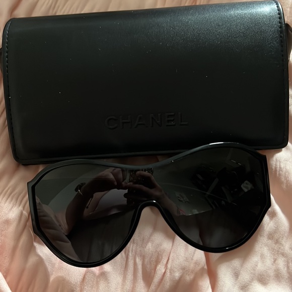 2 sunglasses Versace and Chanel - Picture 7 of 8